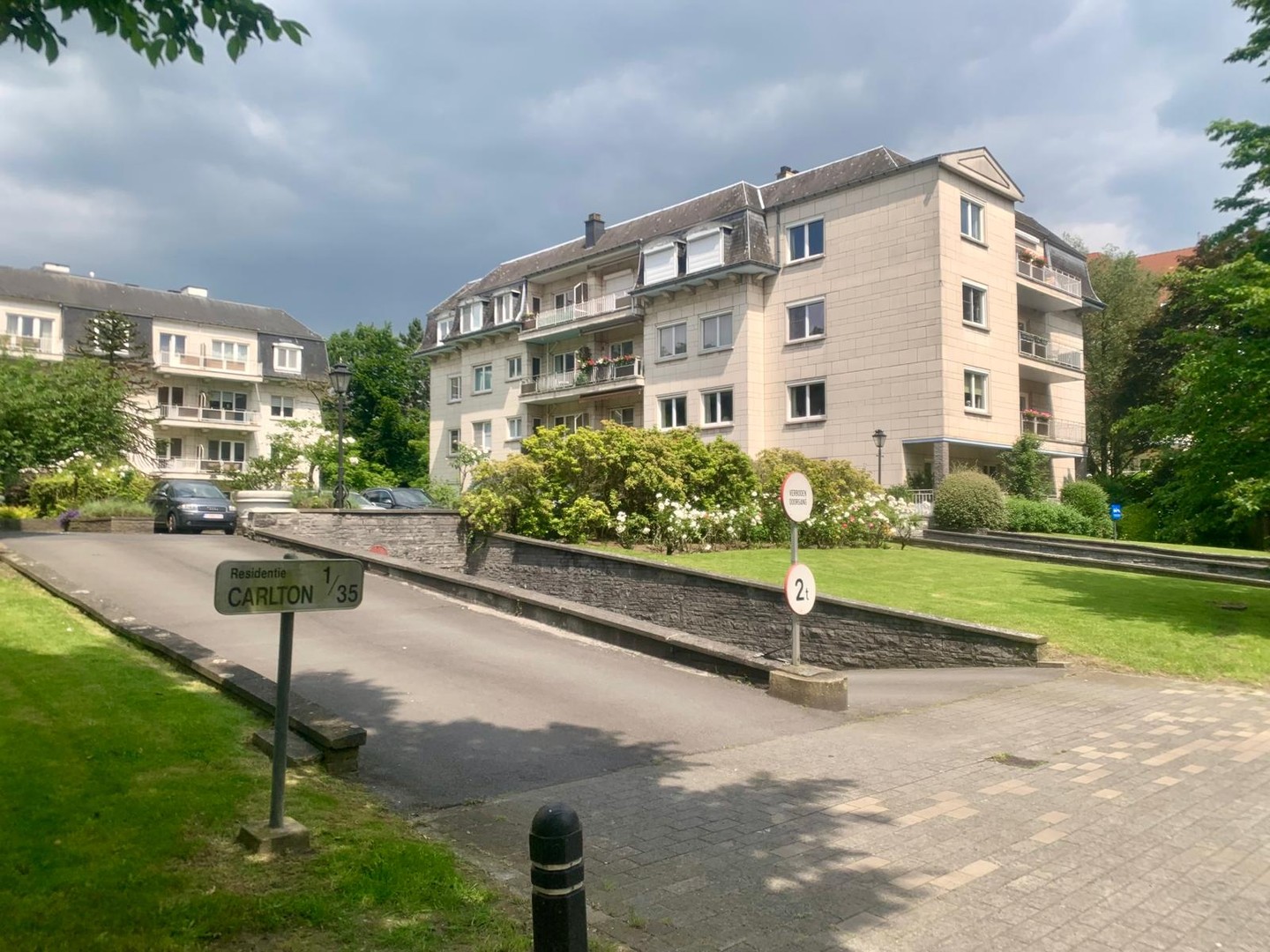 Garage for sale in Sint-Denijs-Westrem - photo 1