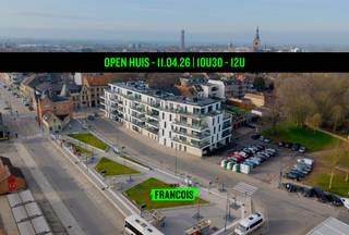 Dit nieuwbouwappartement is gelegen op het gelijkvloerse verdiep van Residentie Patersvat en is voorzien van 2 slaapkamers.<br /><br />Het appartement heeft een uiterst goede verbinding en is centraal gelegen aan het station van Diksmuide. Diverse lokale handelaars en grootwarenhuizen bevinden zich allen op wandelafstand. <br /><br />Dit lichtrijk appartement wordt betreden via de gemeenschappelijke inkomhal waar ook de brievenbussen terug te vinden zijn. Via de inkomhal met apart gastentoilet komt men in de lichtrijke leefruimte. Hier bevindt zich ook de open keuken die voorzien is van een combi-oven, vitro-keramische kookplaat, dampkap, koelkast, vaatwasmachine en een spoelbak (AEG toestellen). Verder zijn er 2 slaapkamers, een badkamer voorzien van een lavabo en inloopdouche en een bergruimte waar tevens ook alle technieken toekomen. <br /><br />Dit rustig gelegen appartement beschikt over een terras van 10,8 m².<br /><br />Vervolgens heb je ook nog een gemeenschappelijke fietsenberging en heb je de mogelijkheid tot het bijkopen van een staanplaats en extra berging.<br /><br />Bent u opzoek naar een ideale investering met mooi rendement? Plan snel uw afspraak in, want wij bieden de eerste verhuring gratis aan. Verder worden er in deze residentie momenteel soortgelijke appartementen verhuurd voor €800/maand. <br /><br />