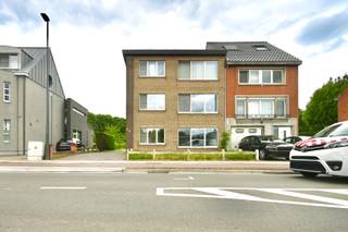 Ideaal gelegen appartement in het bruisende centrum van Bornem, vlak aan de Colruyt en schuin tegenover Carrefour. Dit appartement op de...