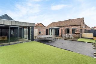 Ontdek deze gerenoveerde gezinswoning op een mooi perceel van 698 m², gelegen in een rustige en kindvriendelijke buurt in Tessenderlo-Ham.Een ideale...