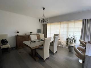 <p>Gelegen op de derde verdieping aan de Nieuwelaan in Strombeek-Bever, biedt dit appartement een uitnodigende en comfortabele leefruimte van 87 vierkante meter. Bij binnenkomst wordt u verwelkomd in een lichte woonkamer die een gevoel van openheid en gezelligheid met zich meebrengt. De doordachte indeling van het appartement omvat twee slaapkamers, een functionele keuken die zich uitstekend leent voor het bereiden van heerlijke maaltijden, en een badkamer die ultiem comfort biedt. Ook is er een apart toilet aanwezig, wat bijdraagt aan het gebruiksgemak in het dagelijks leven.</p>
<p>Deze woonst komt met extra voordelen zoals een handige kelderruimte en een garage, ideaal voor het veilig stallen van uw voertuig. De energie-efficiëntie van het appartement is tevens te waarderen met een EPC-score van 177. Met zijn centrale ligging geniet u van de nabijheid van lokale voorzieningen en openbaar vervoer, wat de verbinding met de omgeving versterkt. Dit appartement is een perfecte keuze voor wie op zoek is naar een gezellige en praktische thuisbasis in een levendige buurt of indien u een goede investering zoekt (momenteel verhuurd). Laat deze kans niet liggen en ontdek de mogelijkheden die dit appartement voor u biedt.</p>