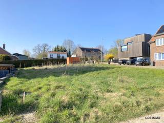 In het landelijke Kerkom, deelgemeente van Boutersem, bieden wij u deze BOUWGROND aan voor open bebouwing, met een oppervlakte van 5a 69ca...