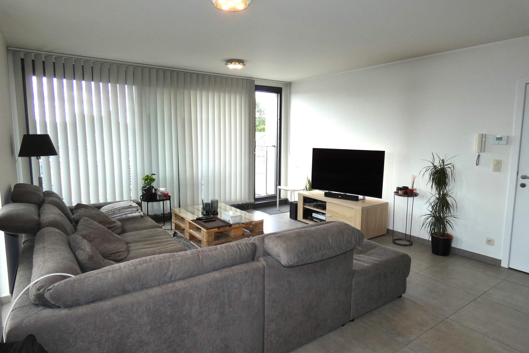 Recent appartement met 2 slaapkamers, staanplaats en terras - foto 5