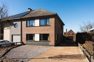 ZOTTEGEM - Tweekerkenstraat 10 - Si vous êtes à la recherche d'une maison jumelée lumineuse dans un endroit central à Zottegem, cette...