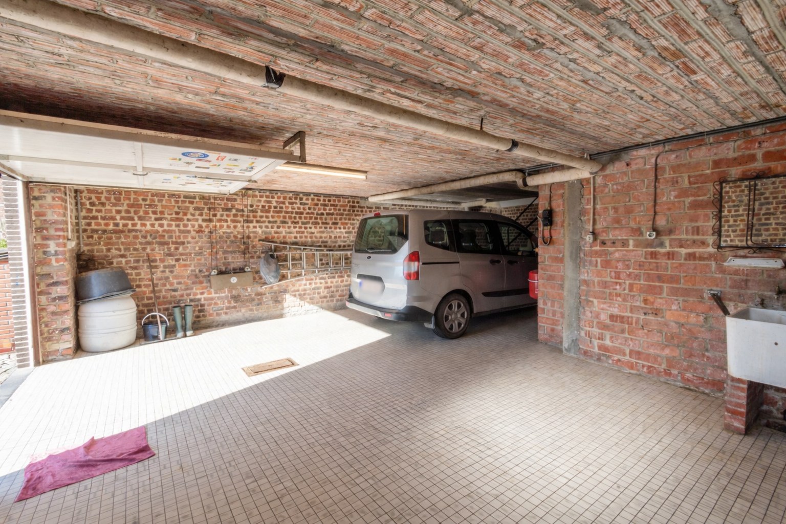 Eengezinswoning met 3 slaapkamers, garage, terras en tuin - foto 4