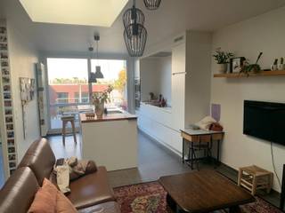 <h4><strong>Over de woning</strong></h4>

<p>Deze instapklare en energiezuinige woning met EPC-label B biedt een comfortabel wooncomfort in een praktische en onderhoudsvriendelijke setting. Achteraan geniet je van een zonnige tuin met terras — ideaal om te ontspannen of gezellig buiten te eten. Dankzij de achteruitweg bereik je met de wagen eenvoudig de ruime garage, wat zorgt voor extra gebruiksgemak.</p>

<h4><strong>Locatie en Omgeving</strong></h4>

<p>De woning is gunstig gelegen aan de Meensesteenweg in Beitem, op korte afstand van scholen, winkels en openbaar vervoer. Dankzij de vlotte aansluiting met de invalswegen woon je hier centraal én bereikbaar, met alle dagelijkse voorzieningen in de buurt.</p>

<h4><strong>Indeling van de Woning</strong></h4>

<p>Bij het binnenkomen tref je een inkomhal, lichtrijke leefruimte en ingerichte keuken. Verder zijn er twee slaapkamers (drie mogelijk), een badkamer, een bureauruimte, praktische berging en wasberging. Een apart toilet is aanwezig. Achteraan bevindt zich het zonnige terras met tuin en de ruime garage, die ook via de achterzijde toegankelijk is.<br /> </p>

<p><strong>Troeven van deze woning:</strong></p>

<ul><li>
	<p>Energiezuinig (EPC B) en instapklaar</p>
	</li><li>
	<p>Zonnige tuin met terras</p>
	</li><li>
	<p>Achteruitweg met toegang tot ruime garage</p>
	</li><li>
	<p>Centrale ligging nabij winkels, scholen en openbaar vervoer</p>
	</li></ul>
<strong>Beschikbaar vanaf 1 januari!<br /><br />Interesse?</strong><br />Graag uw kandidatuur registreren, daarna kan u uitgenodigd worden voor een bezoek:<br />https://mijnhuurprofiel.be/property/5ba90809-8967-4a1d-bfcb-e7147f487297