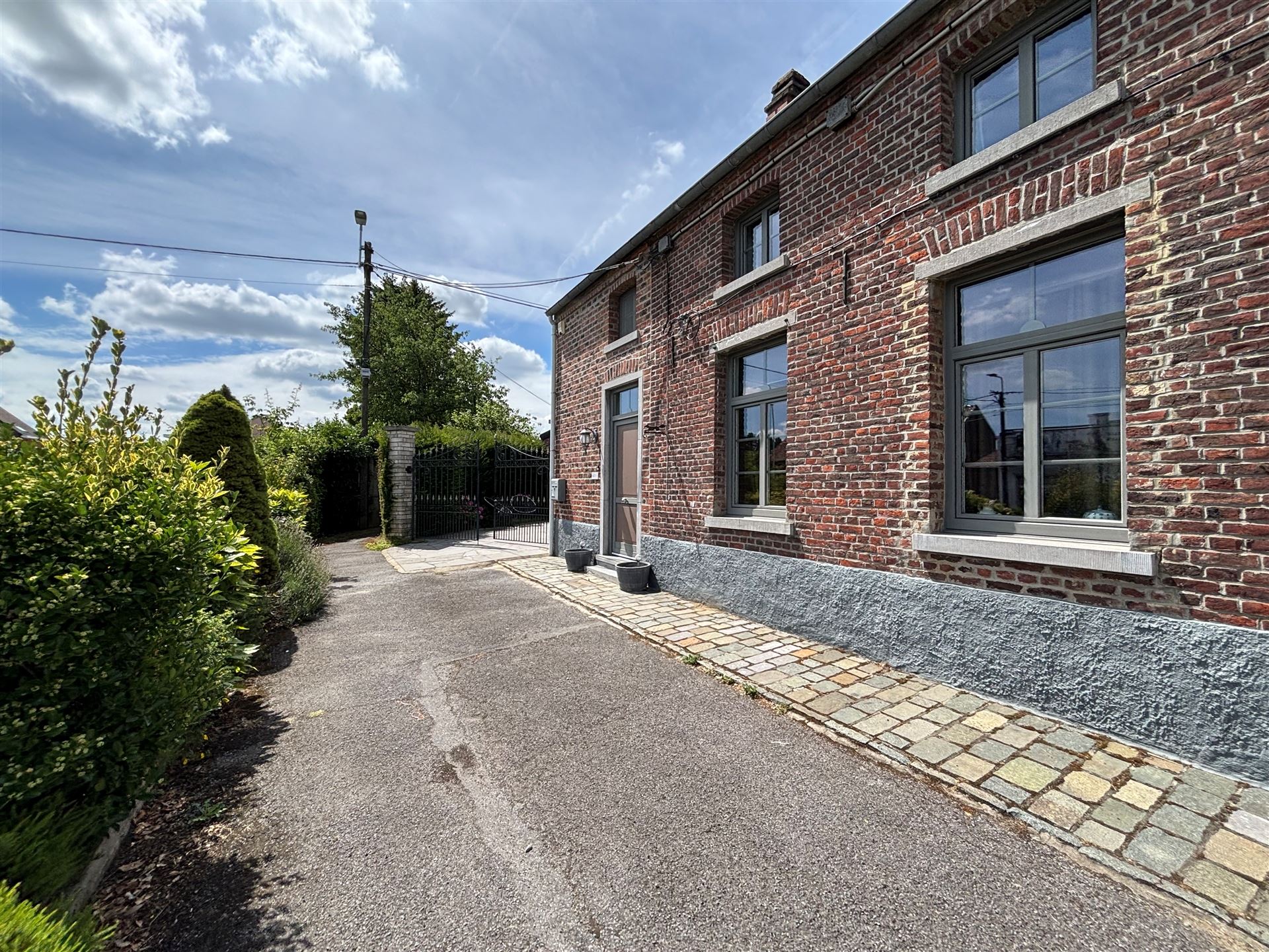 SOUS OPTION Jolie maison 3 façades avec jardin arrière et grand garage - photo 2