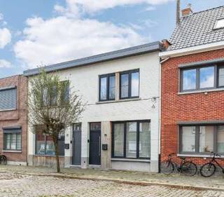 Mooi gerenoveerde woning ( 2020-2023 ) met tuin vlakbij bruisend centrum van Lier en natuurgebied Bogerse plassen, in kindvriendelijke buurt met...