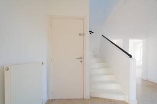 Bent u op zoek naar een ideaal handelspand met ruime parking en tuin? Dan is dit zeker iets voor u. Dit commercieel gebouw bestaat uit 3 verdiepingen...