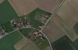 <p><span>OUTRIJVE, Maraillestraat  -  LOT 1</span></p><p><span> </span></p><p><span>Dit ruim perceel bouwgrond van maar liefst 13 a 29 ca bestemd voor een open bebouwing is gelegen in het landelijke en rustig gelegen dorp Outrijve, deelgemeente van Avelgem.</span></p><p><span> </span></p><p><span>Wij bouwen volgens de regels der kunst met traditionele materialen en volledig  afgewerkt volgens uw wensen als bouwheer. </span></p><p><span>U kan kiezen uit een breed gamma hoogwaardige materialen die passen bij jouw budget en stijlvoorkeuren conform ons uitgebreid lastenboek.</span></p><p><span> </span></p><p><span>De bij wijze van voorbeeld bijgevoegde woning  heeft een bewoonbare oppervlakte van 144 m² met op het gelijkvloers een inkomhal met gastentoilet, een lichtrijke woonkamer met volledig uitgeruste open keuken en aansluitend een berging. Op de verdieping hebben we voor U 3 slaapkamers, een ingerichte badkamer met inloopdouche en apart toilet.</span></p><p><span> </span></p><p><span>De afgebeelde foto's en voorontwerp zijn louter informatief. </span></p><p><span> </span></p><p><span>Wij maken samen met u in onze kijkwoning een ontwerp van uw droomwoning conform de bouwvoorschriften.</span></p><p><span> </span></p><p><span>Geïnteresseerd ? Neem dan zeker contact op met Christelle op het nummer 0473 878 879 of mail naar <span>christelle@immosafe.be</span></span><span> </span></p>