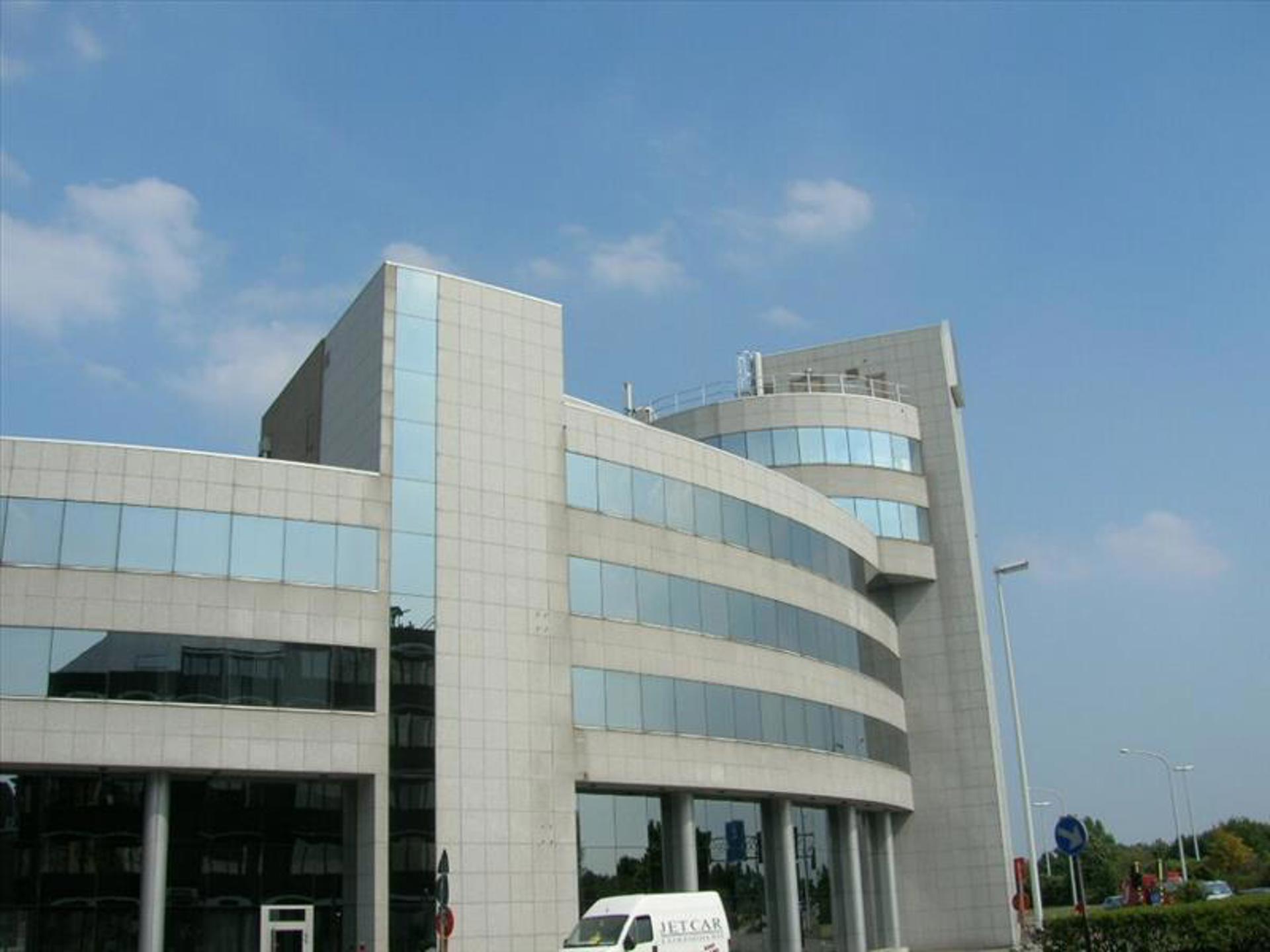 Commercial for rent in Berchem - photo 1