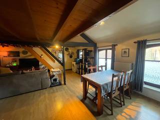 Brugge centrum, Vlakbij t' Zand en de Vestingen <br /><u><strong>OPBRENGSTEIGENDOM</strong></u> bestaande uit : 1. een MAGAZIJN op het gelijksvloers verhuurd aan 240 euro<br /> 2. een STUDIO op de 1é verdieping verhuurd aan 515 euro<br /> 3. en een uiterst GEZELLIGE DUPLEX LOFT STUDIO ONDER HET DAK verhuurd aan 725 euro<br /> Stedebouwkundig Vergund als woonst met magazijn