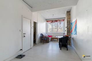 <p><span> </span></p><p><span>Appartement idéal pour débutants (43 m²) avec 1 chambre à Deurne.</span></p><p><span> </span></p><p><span>A Deurne-Zuid, à proximité des transports en commun, des magasins et des supermarchés, se trouve cet immeuble de petite taille avec seulement 4 appartements. Grâce à sa taille limitée, il n'y a pas de coûts fixes — un atout important pour les débutants ou les investisseurs. Il y a des compteurs séparés pour le gaz, l'eau et l'électricité. De plus, la toiture a été rénovée il y a 7 ans et des fenêtres en PVC à double vitrage ont été installées.</span></p><p><span> </span></p><p><span>Vous entrez dans le séjour lumineux (22 m²), qui est le cœur de l'appartement. A l'avant, la chambre (6 m²) y est reliée. À l'arrière se trouve la cuisine séparée (5 m²) avec un équipement de base et une douche. Il y a également des toilettes séparées.</span></p><p><span> </span></p><p><span>Une opportunité abordable pour les débutants ou les investisseurs à la recherche d'un appartement compact avec du potentiel. Ne manquez pas cette opportunité ! Surface habitable 43 m² ref : surface brute. Certificat EPC. Pour plus d'informations ou une estimation gratuite, visitez www.hansimmo.be</span></p><p><span> </span></p>