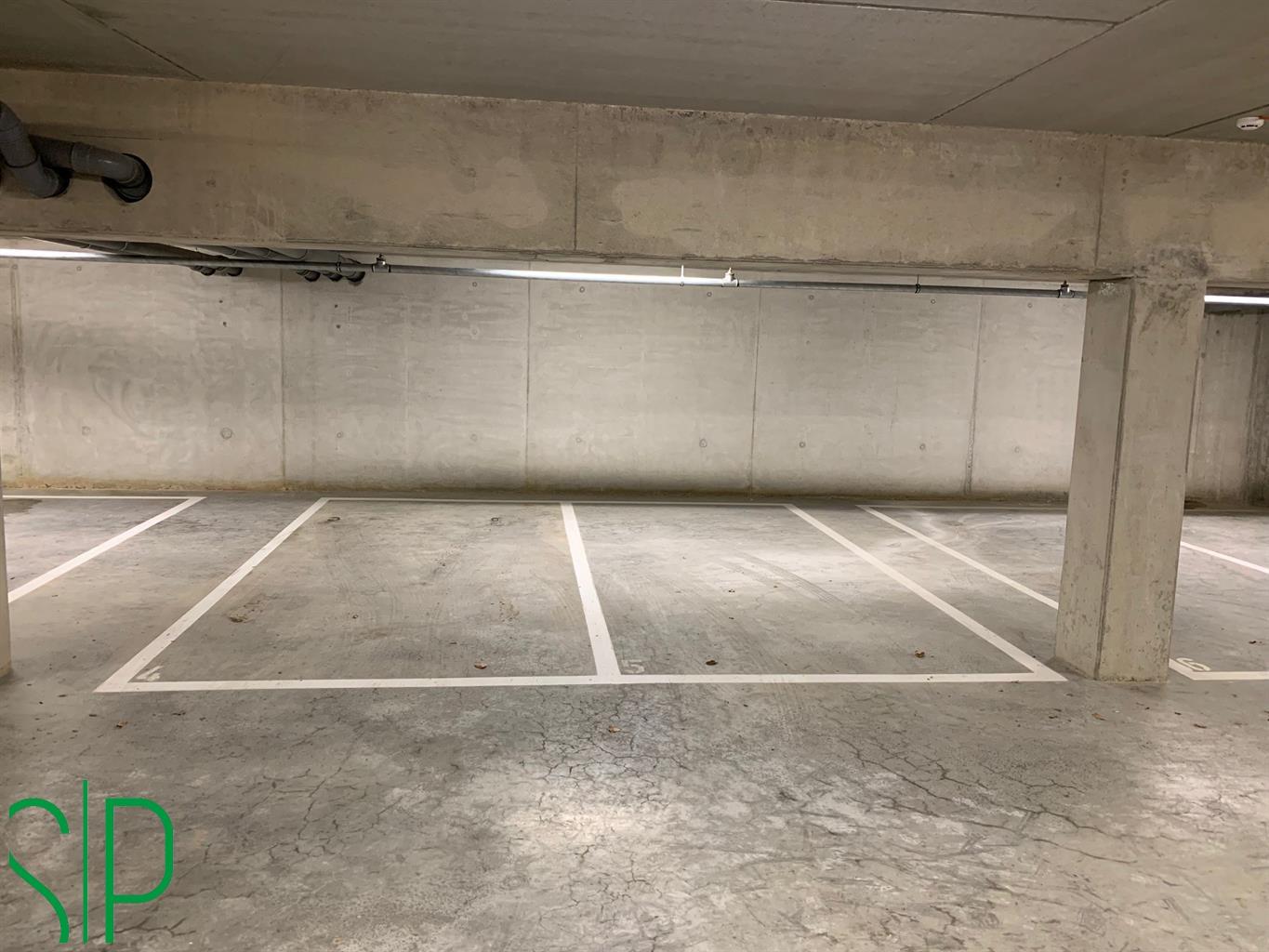 Ondergrondse autostandplaats in nieuw gebouw. - foto 1