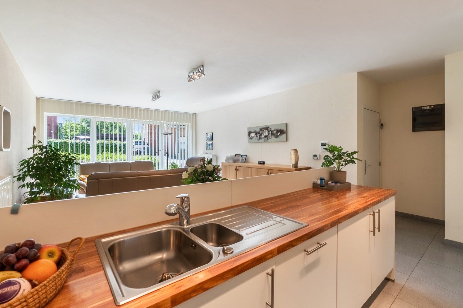 Goed onderhouden gelijkvloersappartement met 2 slaapkamers, ondergrondse autostaanplaats en kelder te Linden ! - foto 4