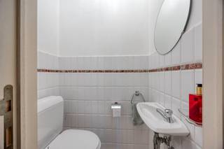 Dit centraal gelegen appartement geniet van een vlotte bereikbaarheid, zowel met de wagen als met het openbaar vervoer. Dankzij de nabijheid van...