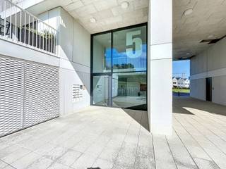 Dit moderne appartement met één slaapkamer en een zonnig terras bevindt zich aan de rand van Tienen, vlak bij het prachtige domein “Viander” 🌿.Je...
