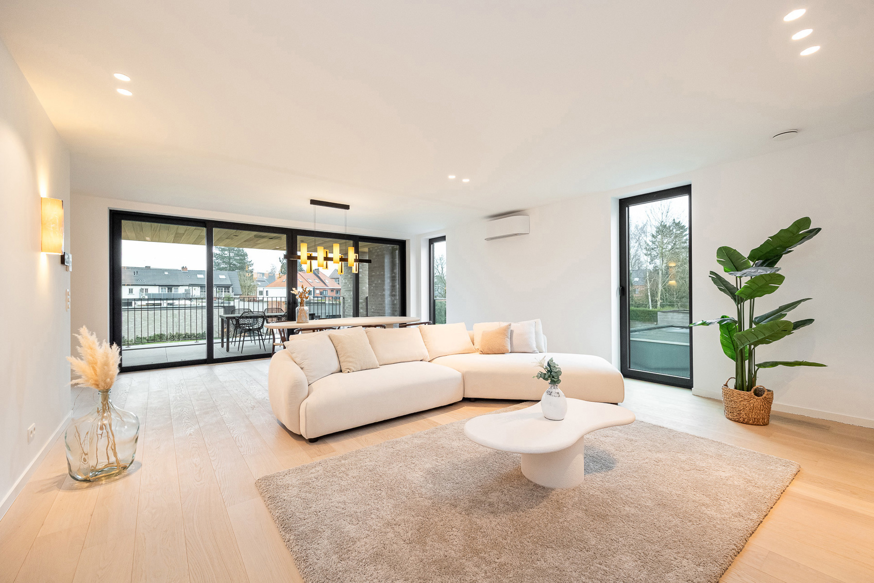 HIGH-END AFGEWERKT APPARTEMENT IN HET CENTRUM ’S-GRAVENWEZEL - foto 2