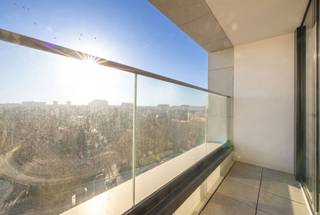 Just steps away from the NATO district and all the amenities of Evere, discover this pleasant apartment located on Rue de Genève, in a modern...