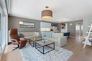 <p><span>Droomappartement in Asterie: Uw Stukje Paradijs aan Zee!</span></p><p><span>Zoekt u het perfecte verblijf aan de Belgische kust? Dit </span><span>schitterende appartement</span><span> in het prestigieuze </span><span>gebouw Asterie</span><span> in Nieuwpoort-Bad biedt alles wat u zoekt en meer. </span></p><p><span>Gelegen midden in de bruisende winkelstraat, zonnekant en met </span><span>directe toegang tot de zeedijk</span><span> via de ondergrondse doorgang, geniet u hier van de ultieme combinatie van gemak en luxe.</span></p><p><span>Stap binnen in een </span><span>piekfijn afgewerkt appartement met een prachtige parketvloer</span><span>, waar elk detail getuigt van </span><span>smaak en kwaliteit</span><span>. De ruime, 5,80m brede woonkamer vloeit naadloos over in een moderne open keuken en het ruime zon gerichte terras. </span></p><p><span>Met vanop het terras een prachtig uitzicht over de mooie Albert I Laan / winkelstraat. </span></p><p><span>Met twee slaapkamers en twee badkamers + een berging en een 2 toiletten ( 1 in badkamer, 1 apart ) is er ruimte en comfort voor iedereen. </span></p><p><span>Geniet van de zon op uw </span><span>groot zuidgericht terras</span><span>, waar u van 's ochtends vroeg tot laat in de middag van de zon geniet. En het beste? Dit appartement wordt </span><span>volledig gemeubileerd verkocht</span><span>, inclusief alle meubelen, gordijnen en verlichting u kunt er direct intrekken! </span></p><p><span>Een extra ondergrondse berging is ook inbegrepen.</span></p><p><span>Mis deze </span><span>unieke kans</span><span> niet! Door de uitzonderlijke locatie, hoogwaardige constructie en de quasi-nieuwstaat is dit een aanbod dat u niet wilt missen. Of het nu uw nieuwe vaste stek wordt of een schitterend tweede verblijf, dit is het perfecte appartement. </span></p>