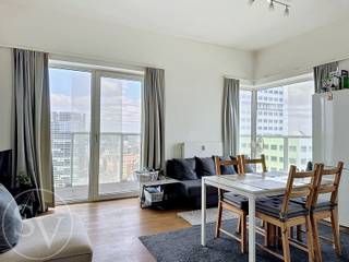 Ruim APPARTEMENT met TERRAS en PARKING.PRIJS: €266.000 inclusief parkingWonen in één van de mooiere woontorens van Antwerpen? Dit lichtrijke...