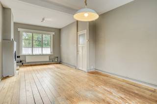 Deze te renoveren, halfopen woning in hartje Sint-Michiels, Brugge, ligt op een ruim perceel van 316m² en beschikt over 3 grote slaapkamers en...