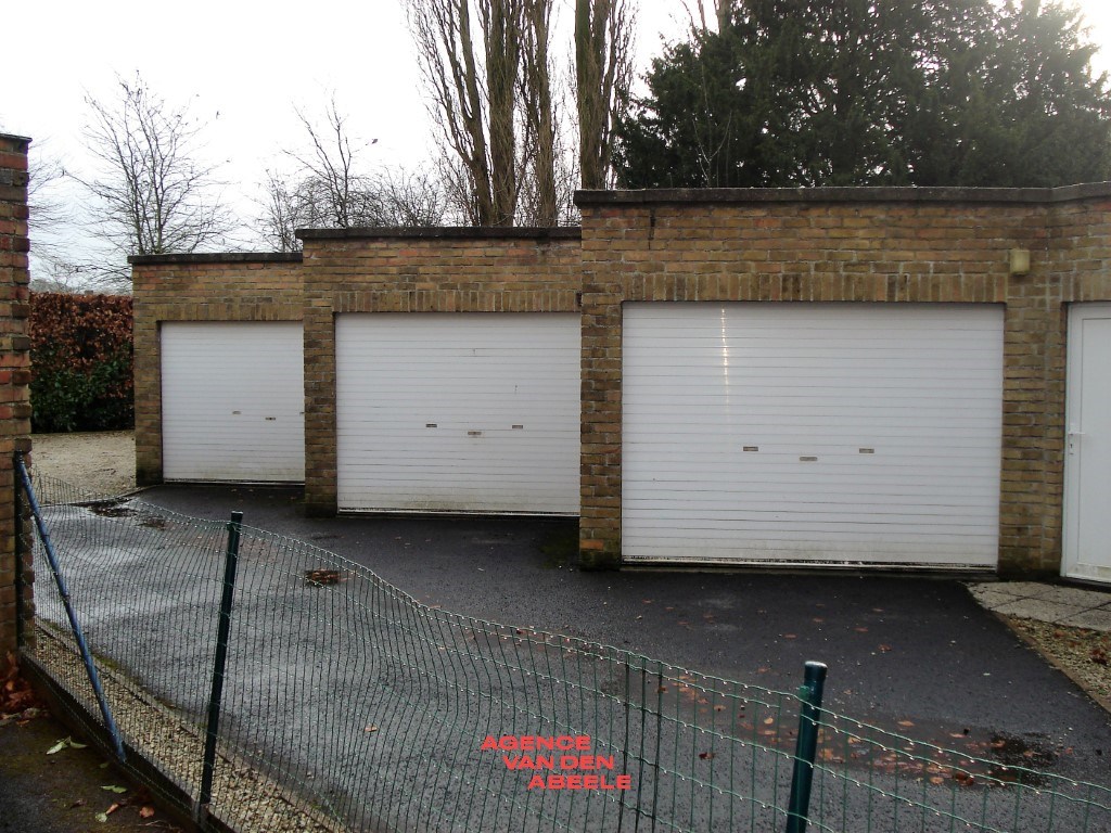 Gesloten garagebox te Sint-Andries - foto 2