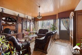 Te renoveren gezinswoning (221m²) op 910m² te koop in Lommel!Lommel-Stevensvennen: ruime gezinswoning met 4 slks op 910m² in groene omgeving.Troeven:...