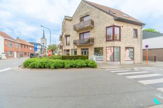 Verkocht op de Bordes-Bezoekdag. Dit op te frissen appartement met twee slaapkamers beschikt over een bewoonbare oppervlakte van 100 m². De ligging...