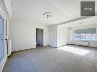 Deze compleet vernieuwde woning is rustig gelegen in een woonwijk nabij het centrum van Ooigem.Het huis omvat: inkomhall, mooie leefruimte met zicht...