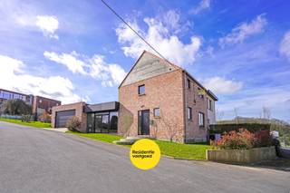 KIJKDAG zaterdag 11 april van 10u tot 12u, op afspraak!Halfopen nieuwbouwwoning aan de voet van de Zwarte BergDeze halfopen nieuwbouwbebouwing...