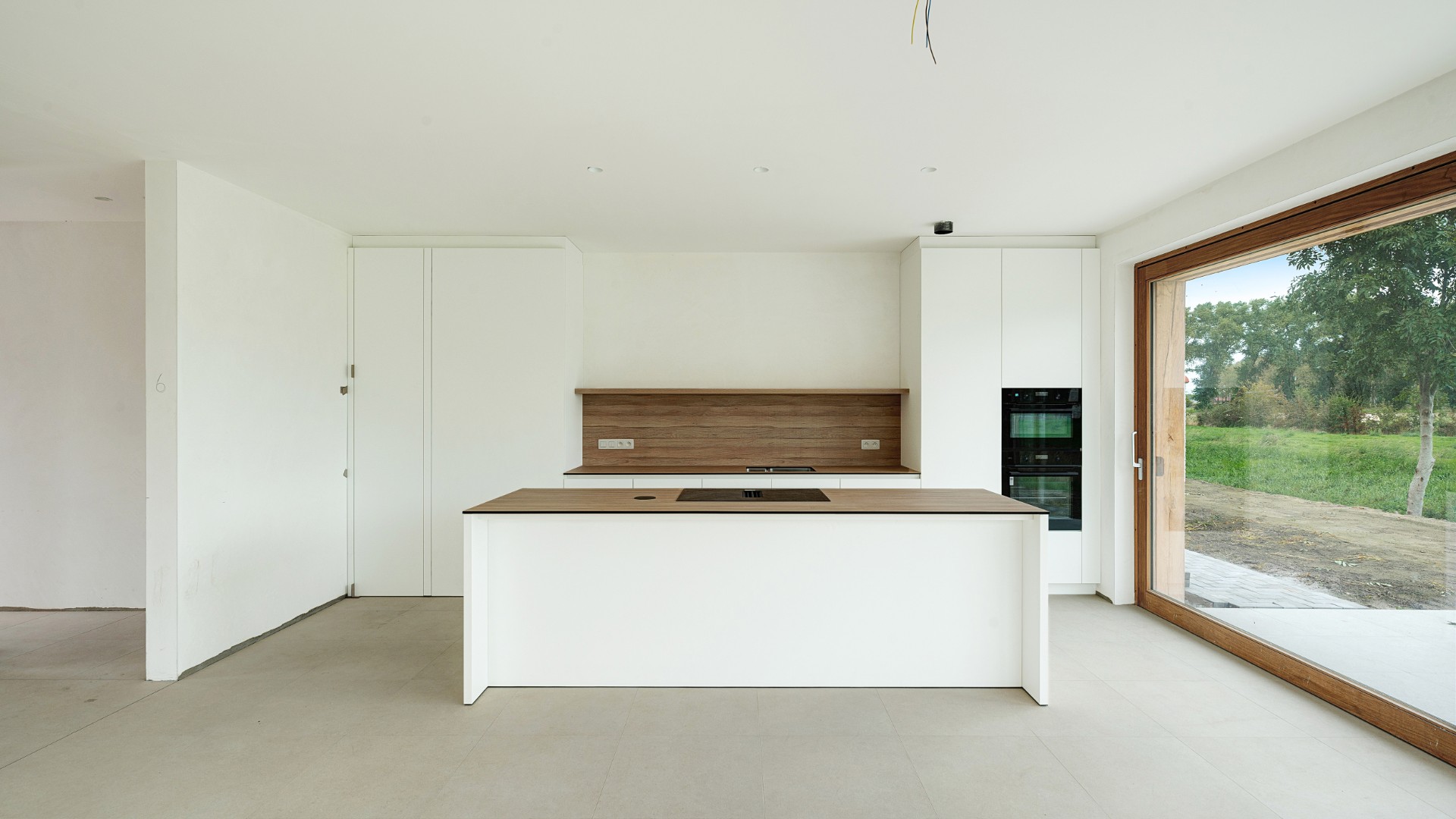 Prachtig afgewerkte nieuwbouwwoning met 4 slaapkamers, met ruime garage, tuin en prachtig zicht op de velden - foto 2