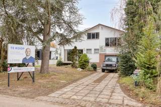 Deze te renoveren open bebouwing met 3 slaapkamers is gelegen in een zeer rustige straat in Bierbeek nabij het centrum en Mollendaalbos.De indeling...