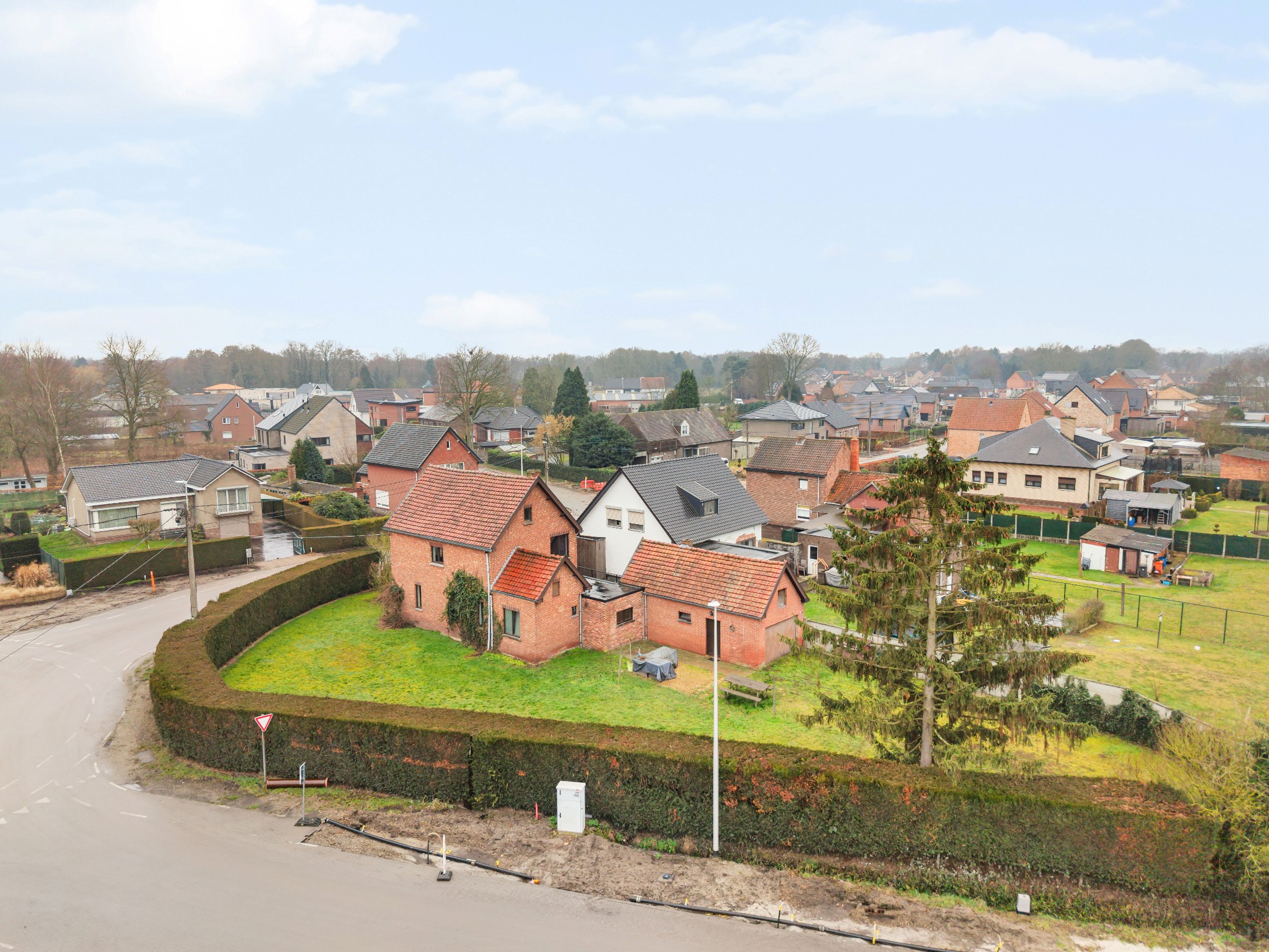 Ideaal gelegen woning op een perceel +- 898m2 te Zonhoven. - foto 2