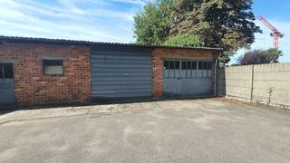 Ruime en centraal gelegen opslagruimte te huur in de Kapermolenstraat, op wandelafstand van het centrum van Hasselt.Deze opslagplaats heeft een oppervlakte van +/- 53 m² en beschikt over twee poorten. De ruimte is zeer toegankelijk en biedt veel opslagmogelijkheden, ideaal voor zelfstandigen, kleine bedrijven of particulieren die nood hebben aan extra stockageruimte.Kenmerken:- Totale oppervlakte: 53 m²- Twee toegangspoorten- Vlot bereikbare locatie nabij het centrum- Geschikt als magazijn, opslag of stockageruimte- Droge en goed toegankelijke ruimteInteresse? Neem gerust contact met ons op voor meer informatie of een bezichtiging.