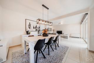 We Invest presents this beautiful 89 m² single-storey flat, located on the ground floor of a building constructed in 2009. Nestled in a small,...