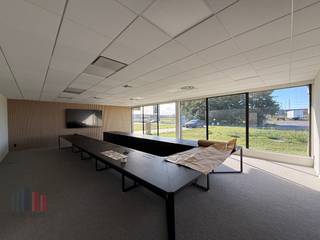 Uitstekend gelegen kantoren bestaande uit een instapklare en moderne inrichting van 570 m² en gelegen op zichtlocatie langs de E17. De...