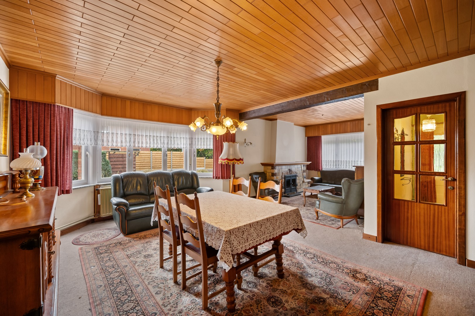 Renovatiewoning met grote tuin gelegen n een doodlopende straat over een bos - foto 4