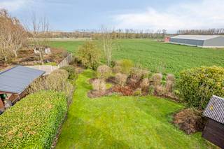 karaktervolle villa met ruime tuin ? Deze karaktervolle woning in open bebouwing bevindt zich in Oorbeek, een deelgemeente van Tienen. De woning biedt heel aangename leefruimtes op het gelijkvloers, 3 kamers op de verdieping en een dubbele, inpandige garage met daarboven nog een ruime zolderkamer. De woning is omgeven door een volledig aangelegde tuin.

Omvattende:

Gelijkvloers: inkomhal, zitkamer, eetkamer, keuken, polyvalente kamer, toiletruimte, berging en wasplaats, dubbele inpandige garage

Eerste verdieping: nachthal, 3 slaapkamers, badkamer en linnenkamer of dressing

Zolderverdieping: zolderkamer boven de garage

Kelder: keldercompartiment en kruipkelder

Inrit, terras en tuin: inrit, aangelegde tuin met terras en tuinhuis
Dak bestaande uit natuurleien. 

Ligging: de woning bevindt zich in Oorbeek, een deelgemeente van Tienen. Bushaltes zijn vlakbij, de aansluiting met de ring rond Tienen bevindt zich op 1,5 km, het station van Tienen op 3 km en de aansluiting met de E40 op een 4-tal km.  

Deze gezinswoning is onmiddellijk beschikbaar. 
Bekijkt u dit pand via één van onze aanverwante websites, dan verwijzen wij u graag door naar onze eigen website. https://www.itimmo.be/oorbeeksesteenweg-145-tienen