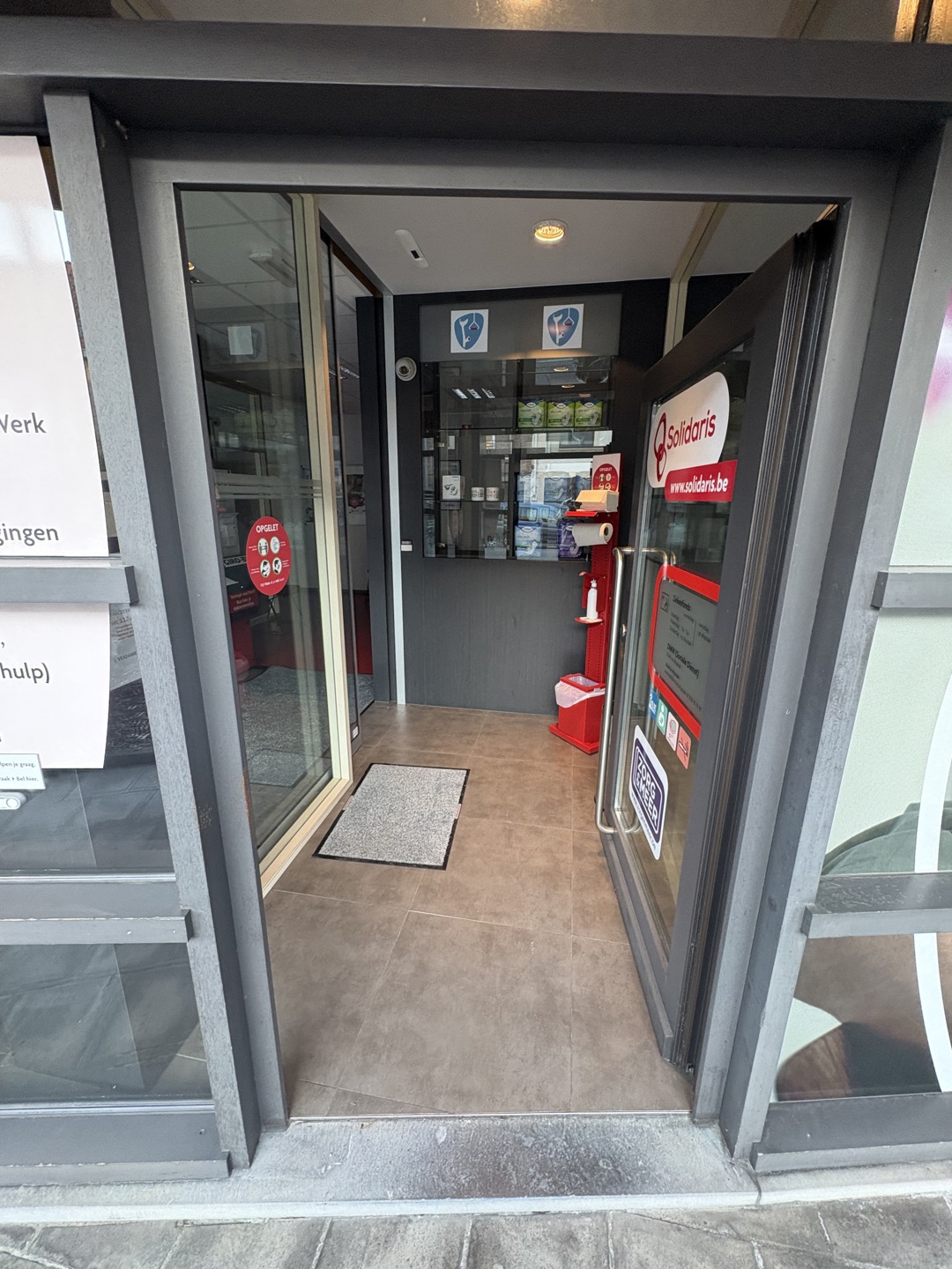 Instapklaar handelsgelijkvloers op een zichtbare ligging! - foto 5
