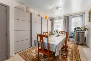 De Panne: 2-slaapkamer gelijkvloers appartement met koer! Dit 2-slaapkamer gelijkvloers appartement bevindt zich in de residentiële Brouwersstraat,...