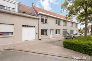 Ruime Woning te Gullegem: Een Ideale InvesteringskansOntdek deze charmante woning in het hart van Gullegem, met een totale leefruimte van 188m². Deze...
