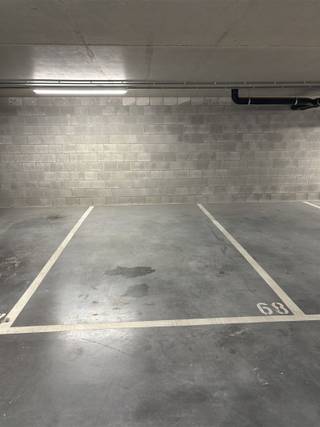 Ondergrondse parkeerplaats ondergrondse parkeerplaats nabij het centrum in het appartementencomplex Schelde-eiland.  Meer info . Jurgen@immodhondt.be...