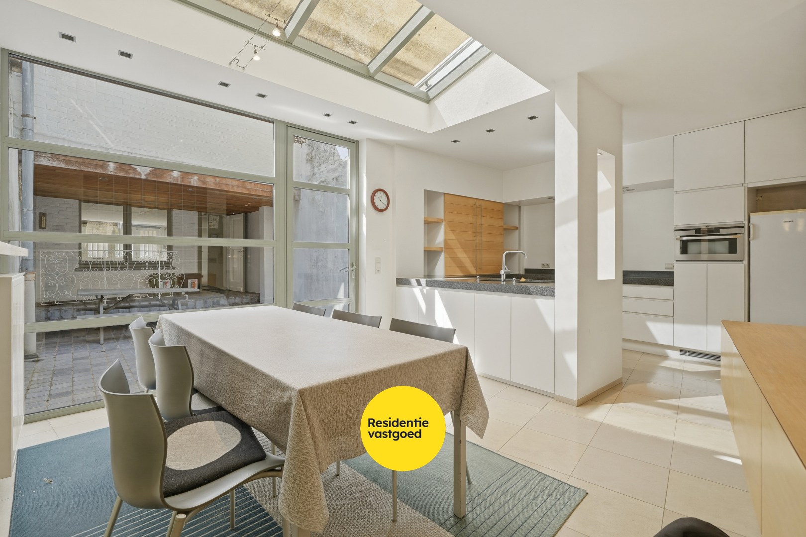 Multifunctionele woning met handelsruimte in hartje Veurne. - foto 5