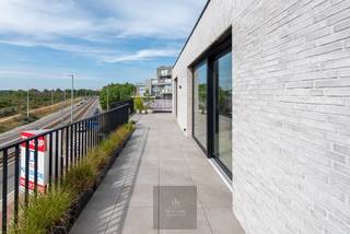 Recent en luxueus afgewerkt penthouse appartement van 180 m² gelegen op een absolute toplocatie met panoramisch uitzicht over de...