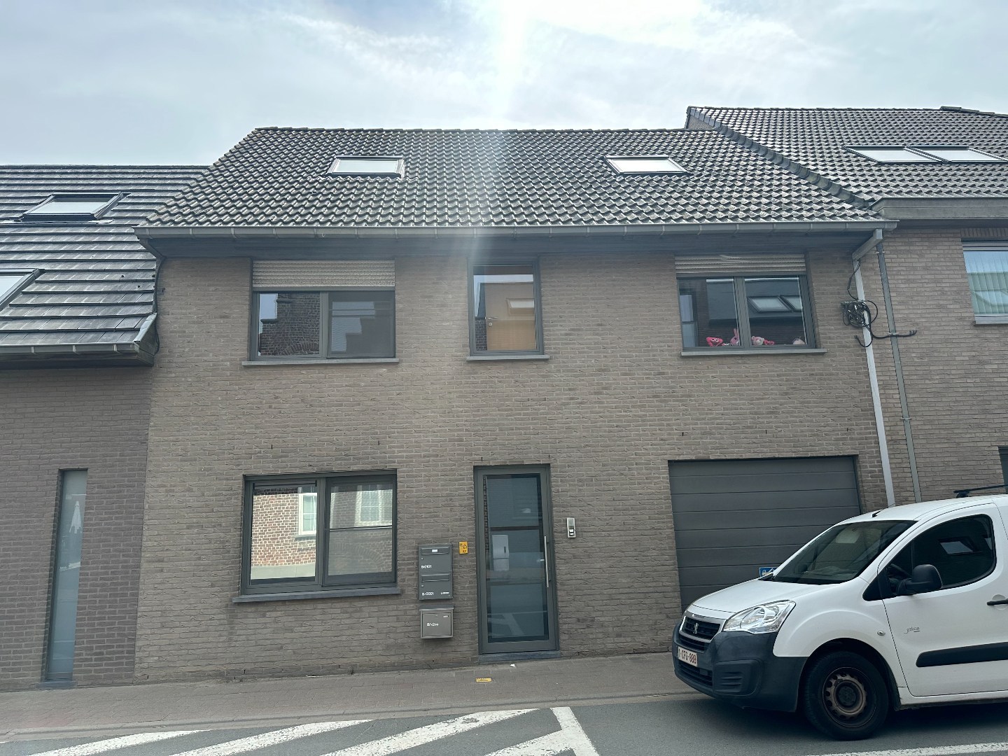 Domicilie niet mogelijk! De studio bestaat uit leefruimte met open keuken en slaapgelegenheid - badkamer - wasplaats.Zongericht terras.