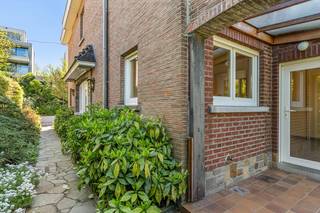 Deze instapklare 3-gevel woning met garage is gelegen in de Milseweg, op een echte toplocatie in Heverlee vlakbij de Abdij van Park, de Sportoase, Haasrode Research Park, scholen en winkels.<br />Het gelijkvloers omvat een ruime inkomhal met apart toilet, een zeer grote lichtvolle leefruimte in parketvloer (L-vormig) en een volledig ingerichte keuken met eetplaats uitgevend op het terras en de tuin.<br />Op het 1e verdiep bevindt zich een een ruime nachthal met berging en toilet, 3 slaapkamers (waarvan ééntje met terras) alsook een vernieuwde badkamer met ligbad en aparte douchecel. Op de 2de verdieping kan je genieten van een zeer grote 4de slaapkamer met een aparte zolderberging.<br />Deze woning is volledig onderkelderd met 2 voorraadkelders, een waskelder en een zeer grote garage met automatische poort. Er is ook een oprit met plaats voor 1 wagen en mogelijkheid voor het plaatsen van een laadpaal ! <br />Voor meer info of bezoek kan u me bereiken op 0477284876 of via vincent@immojanstas.be. Bijkomende info (EPC, vastgoedinfo, asbest, ... ) kan U hieronder downloaden ↓