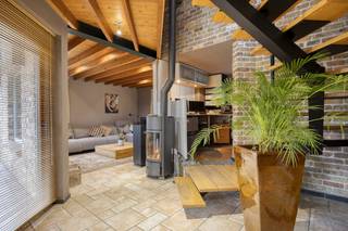 Dit vastgoed werd steeds met zorg onderhouden en biedt een unieke combinatie van tijdloze architectuur en een prachtige groene tuin met...