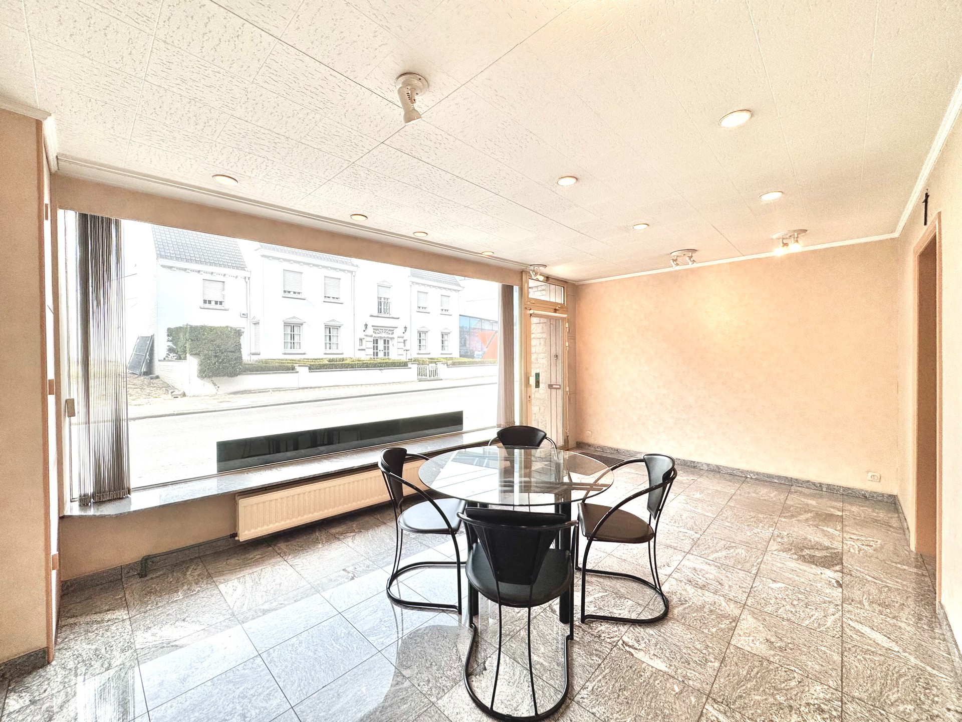 WONING MET 3 KAMERS, TUIN & GROTE GARAGE MET UITWEG - foto 4