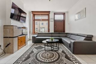 Op zoek naar een praktische woning met veel potentieel? Deze verrassend ruime woning met 4 slaapkamers op een perceel van 3a10ca...